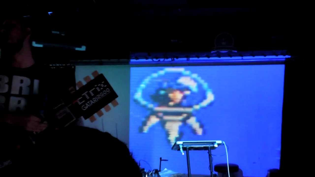 cTRIX using the GAtari 2600 Live @ México City 2012