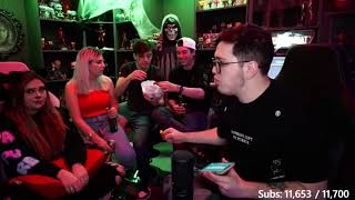 Ari Le Quita Comida A Juan