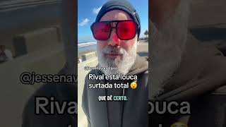 Pensa numa mulher desesperada… a rival tá postando story ameaçando fazer macumba pra ele, acredita?