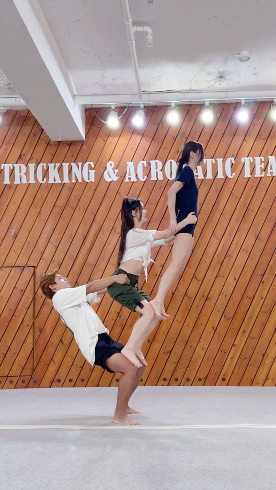 인간 3층 타워⁉️? Teamwork Challenge