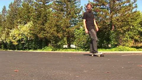 HOW TO PUSH ON A SKATEBOARD THE EASIEST WAY TUTORIAL