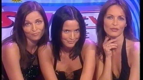The Corrs - The Beautiful Corrs Sketch - SMTV Live 2001