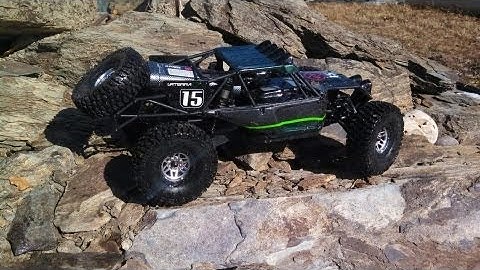 Vaterra Twin Hammers vs Axial Scx10