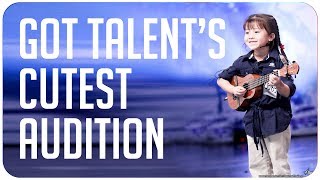 Unbelievably cute!! 6-year old girl sings 'The Show' and plays Ukelele - Thailand's Got Talent
