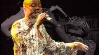 Papa Wemba, Angelique Kidjo &amp; Manu Dibango perform Ami Oh