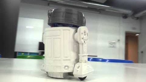 R2-D2 (Arturito) 3D printed controlled by Bluetooth with Android and Arduino. Sergi Albert.