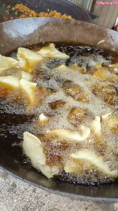 Crispy Golden Samosas in Boiling Oil 🔥 So Satisfying!