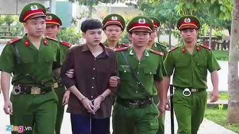 Rơi Nước Mắt trước Bữa Cơm 