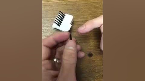 Changing wax guard on a Widex hearing aid