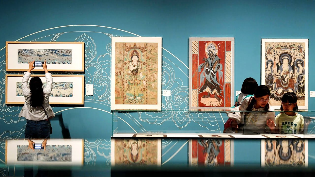 95-year-old veteran artist showcases illustrious decades-old