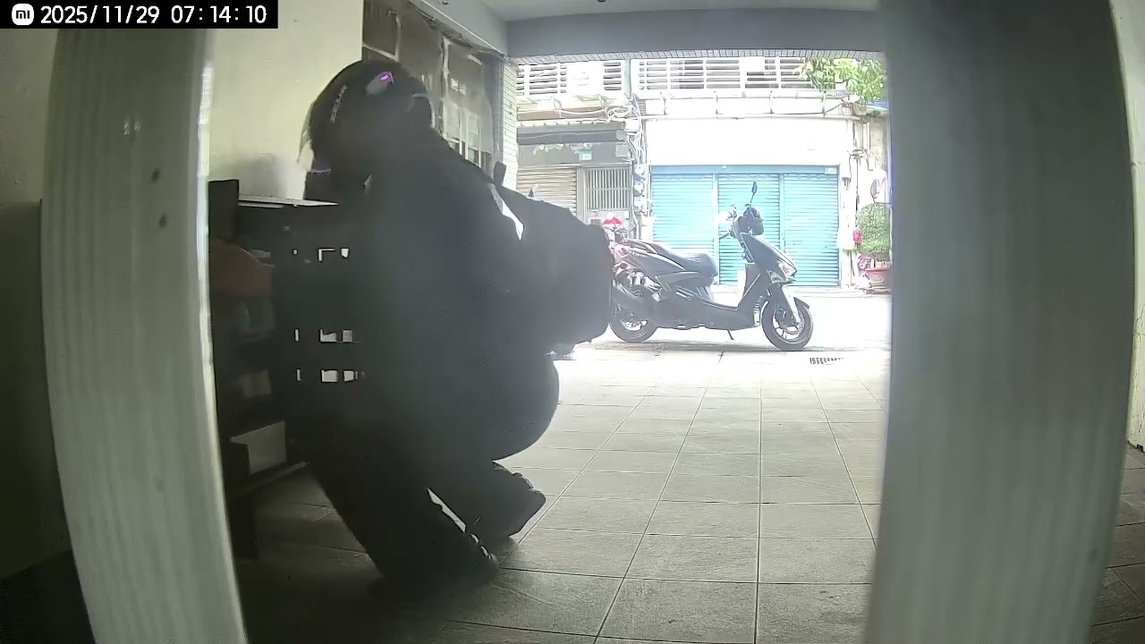 Mystery Solved: Strange Man Steals Shoes Just to Sniff Them | Real Footage