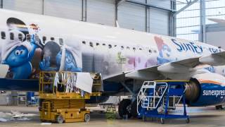 Making off: Aircraft Branding of SunExpress Boeing 737-800 D-ASXB with SMURF decals.