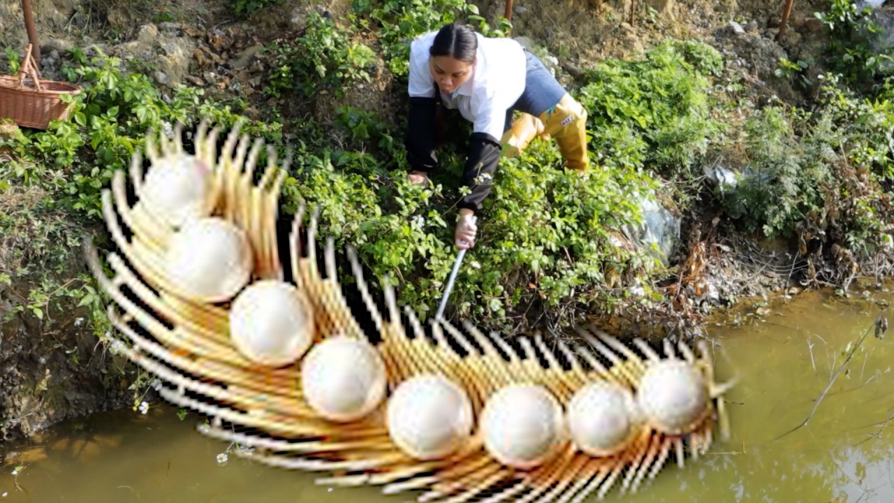 A super lucky girl who almost missed a string of golden pearls without paying attention