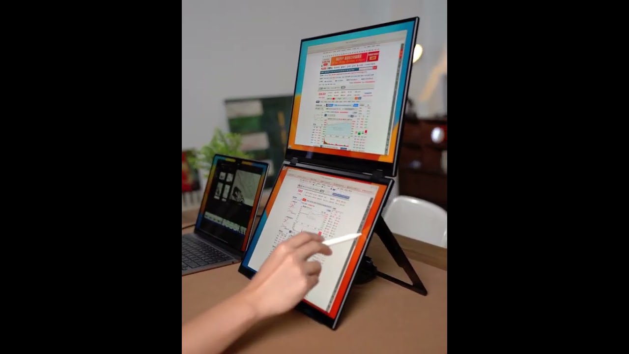 Three screens in one row, perfect for work and entertainment! 