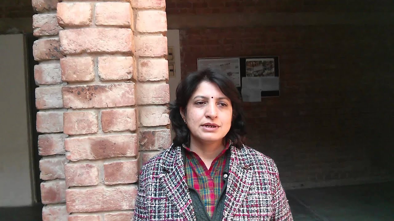 Prof Rashmi Patoo speaking to IILM Alumni