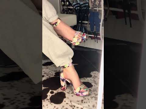 Leprechaun Green #pedicure #heels