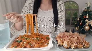 🐙 Homemade takoyaki and Buldak stir-fried udon, mass production of seaweed rolls/ Korean vlog by 연조 Yeonjo 17,944 views 4 months ago 35 minutes