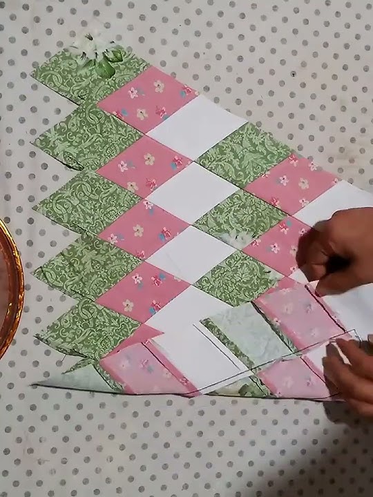 Sew the mat with three color strips