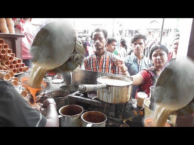 Busy Tea Stall in Kolkata Market | Popular Street Drink in India |Street Food 2017|Roadside Tea Shop | Indian Food Loves You