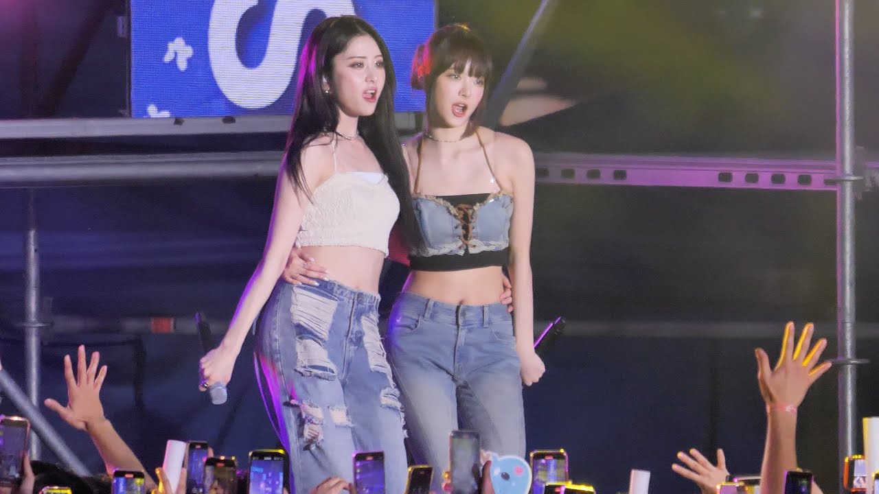 230526 르세라핌 LE SSERAFIM 허윤진 Huh YunJin - Flash forward 플래쉬 포워드 (중앙대 축제) 직캠 fancam by zam