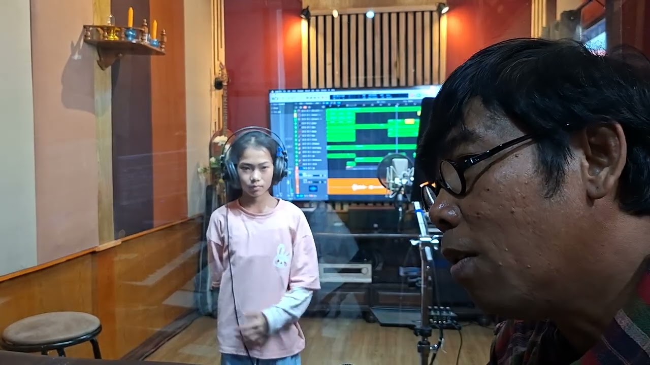 ขออนุญาตสู้ ศิลปินสาวข้าวก้นบาตร