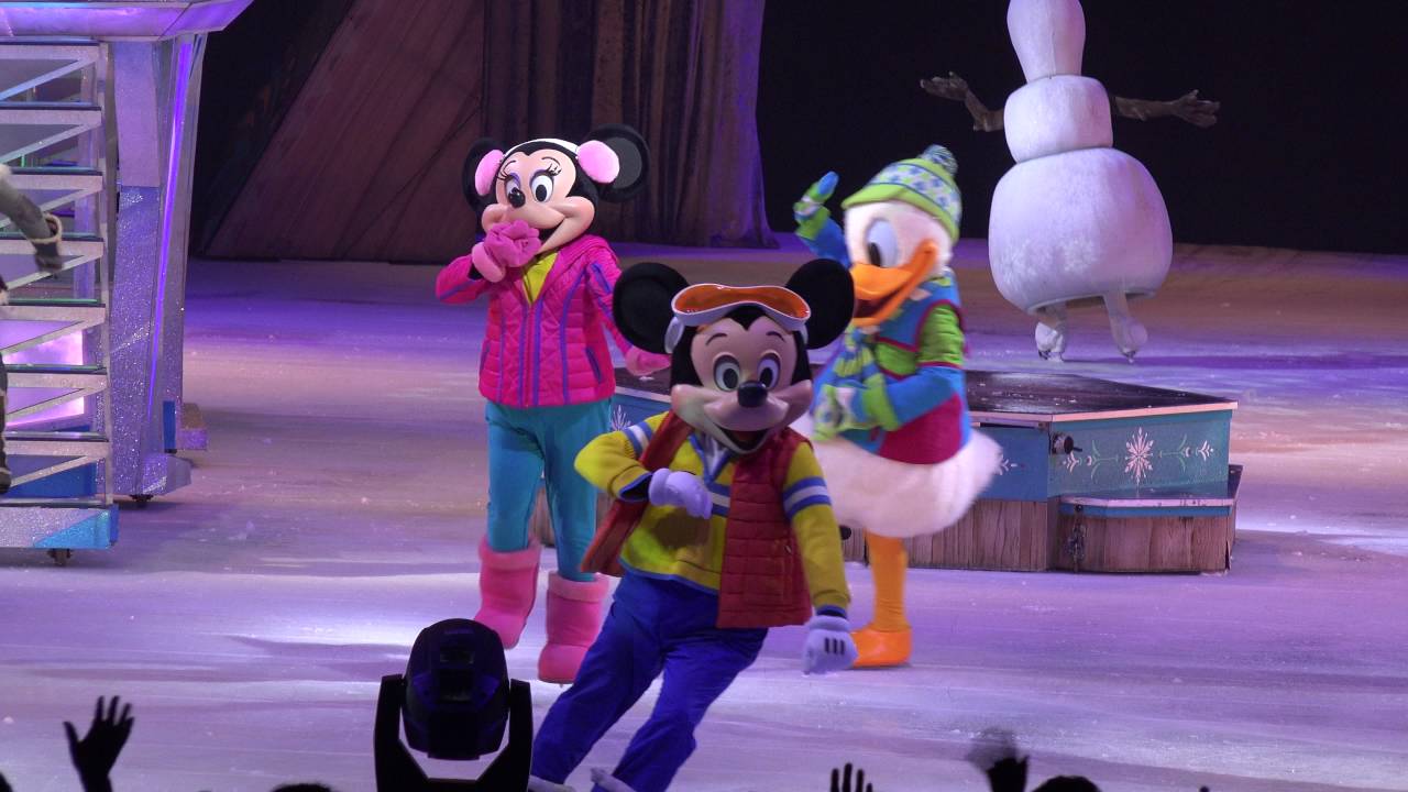 ディズニーオンアイス ミッキーの舞台からジャンプで飛び降りるのがカッコ良い スケートも素敵でした Youtube ディズニーオンアイス ミッキーの舞台からジャンプで飛び降りるのがカッコ良い スケートも素敵でした Youtube