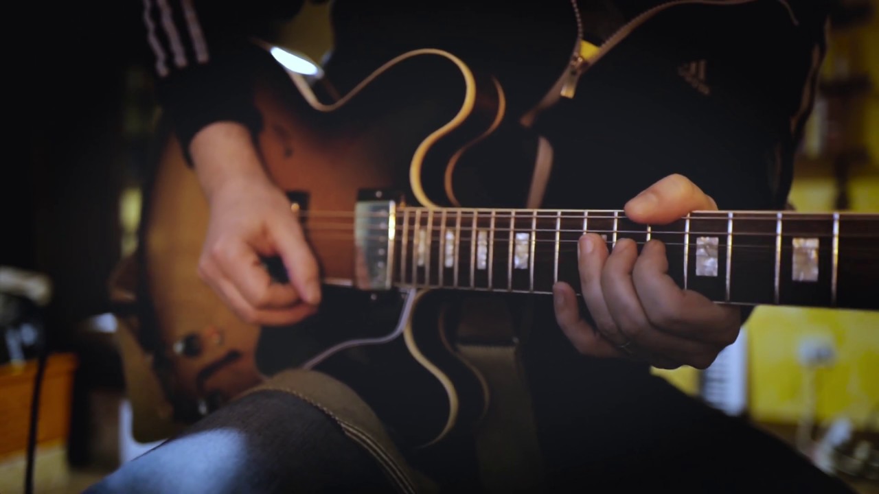 "Etta" Blues improvisation [Gibson Custom ES-335 1963, Fender Deluxe Reverb, RYRA Klone] - YouTube Ludovico Cipriani