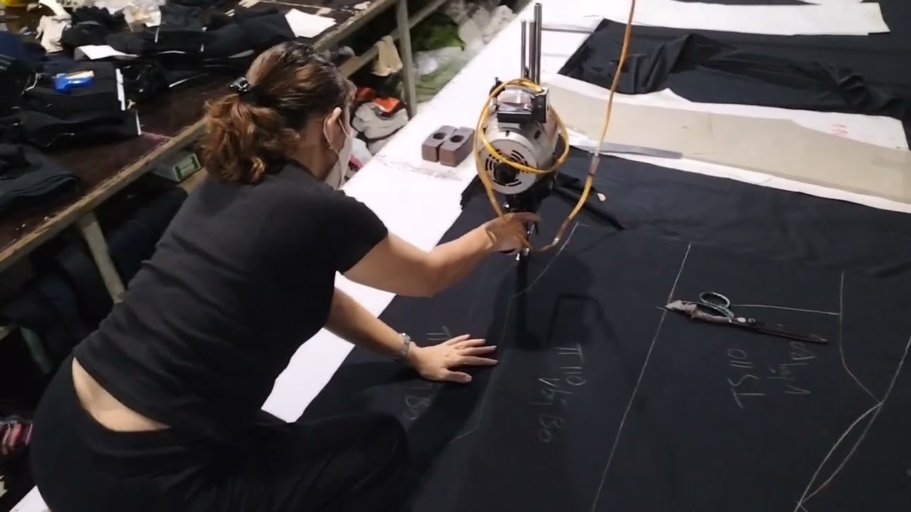 Cắt hàng chuyên nghiệp quá  cơ,công việc hằng ngày của xưởng mình nhé cả nhà|Hằng Lê|#5