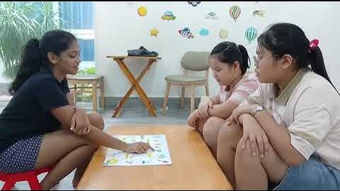 Tiếng Anh Giao Tiếp Tại Phan Thiết: Holly and Vicky practice talking about at the beach
