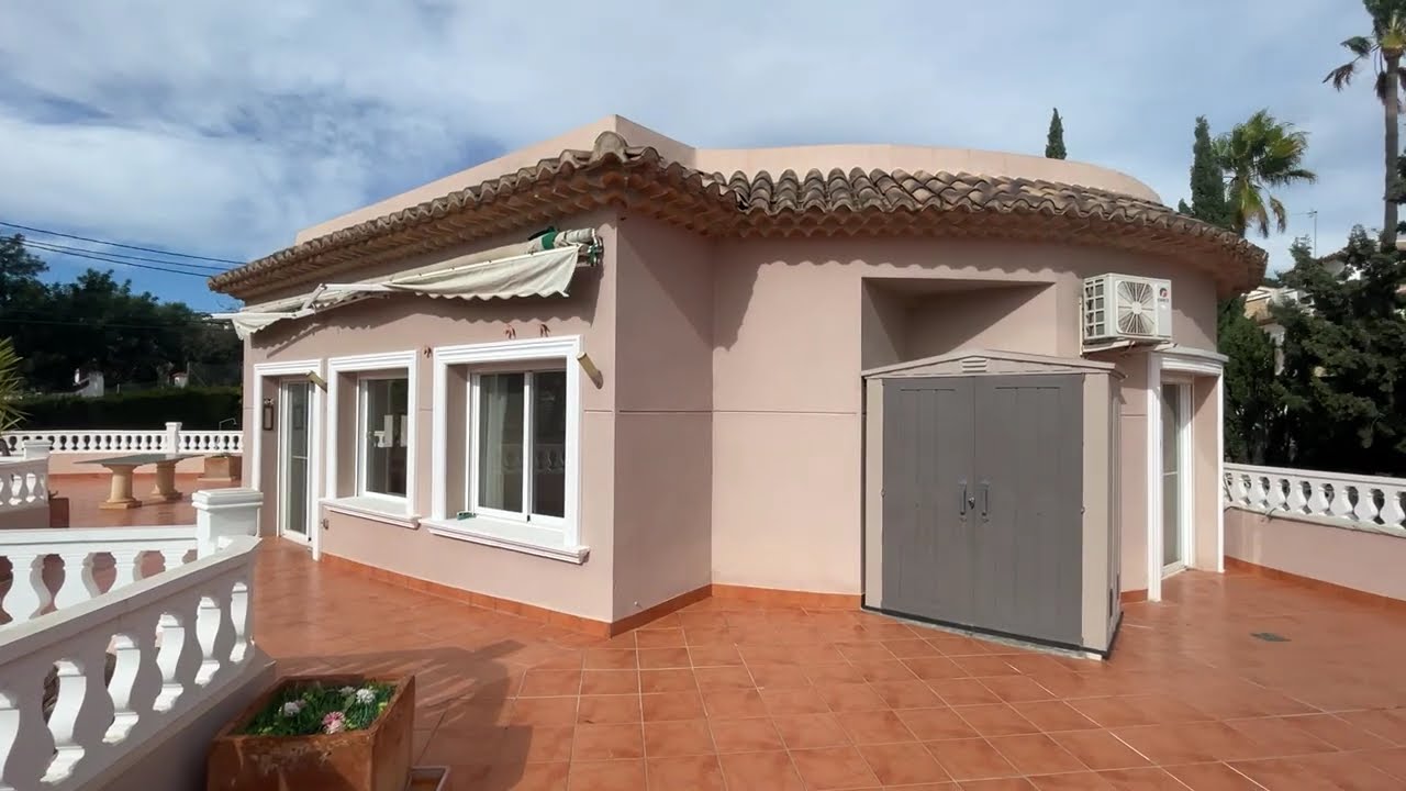 Apartment with a large terrace near La Fustera beach, Benissa.              PRICE: 295000 Euros