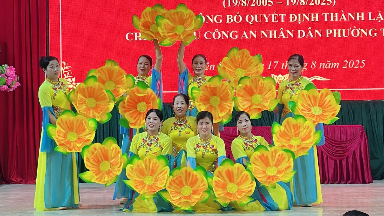 Múa Chúng con canh giấc ngủ cho người. CLB văn nghệ phường Tiên Sơn Biểu Diễn