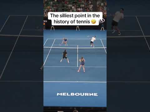 What is going on 😂 (via Australian Open/TT)