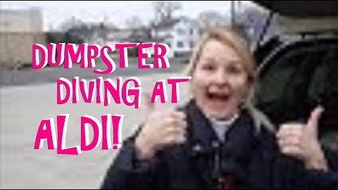 Back in the ALDI Dumspter!  Pre-Christmas Dumpster Diving!    FREE FOOD!
