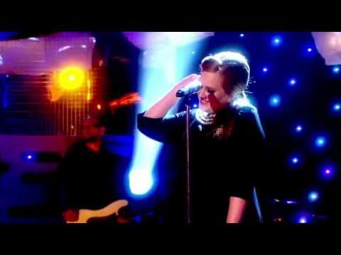 adele---set-fire-to-the-rain---graham-norton-show-live