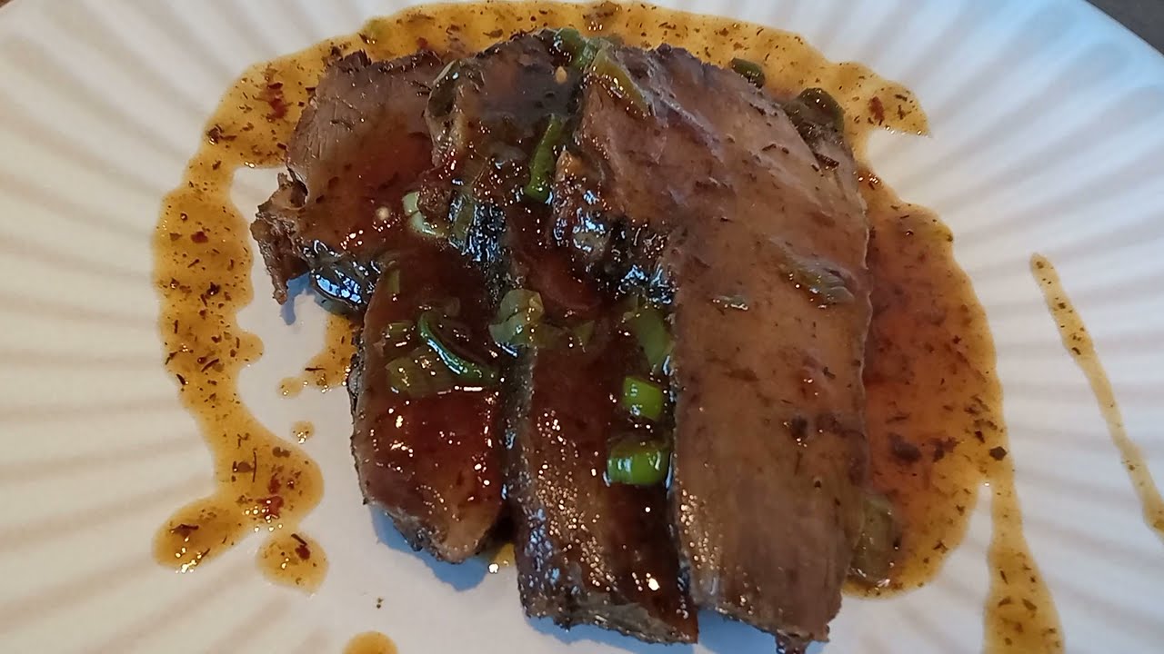 Невероятно вкусный рецепт свиной лопатки в собственном соусе! Вкусное мясо на ужин!