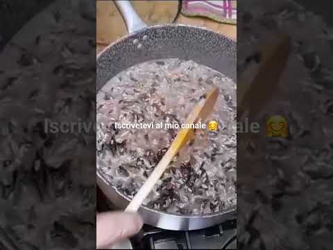 Risotto con Radicchio e...? Il video intero lo trovate nel mio canale #shorts #risotto #radicchio