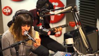 Miniatura de "Melody's Echo Chamber - I Follow You - Session Acoustique OÜI FM"