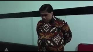 Video Dimas Kanjeng Baru Kembali Mengeluarkan Uang Pakai Batik