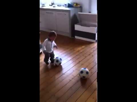 תינוק בן שנה הוחתם במועדון כדורגל הולנדי