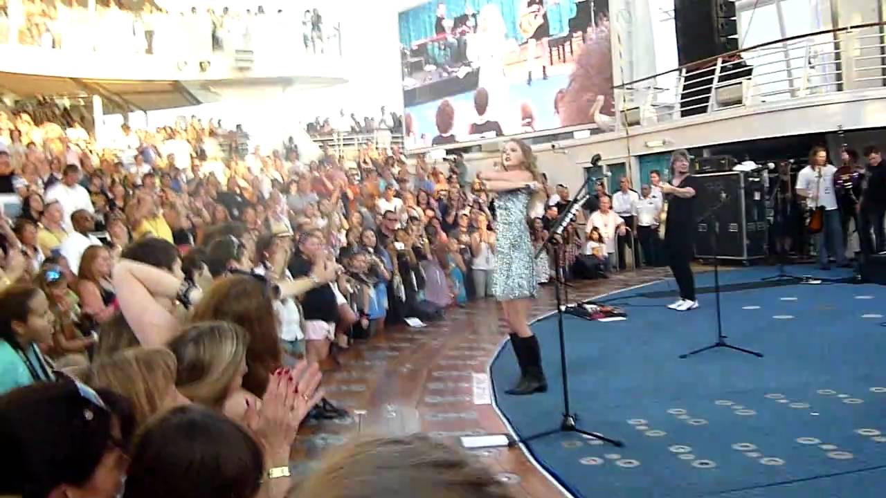Taylor Swift performing 