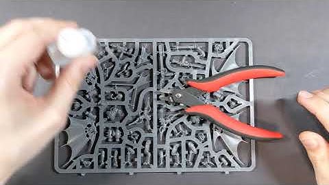 Assembling Pteraxii Sterylizors Adeptus Mechanicus