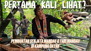 Pertunjukan Mandau Dayak Pembuatan Tradisional Pertunjukan Tari Perang Di Kampung