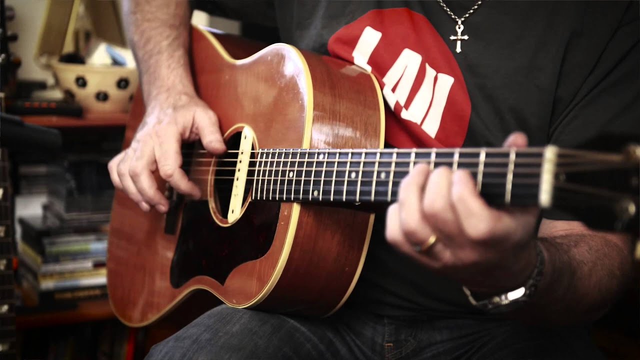 Robbie McIntosh plays I Saw Three Ships on acoustic guitar