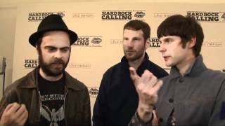 Kaiser Chiefs Ricky crashes own bands interview