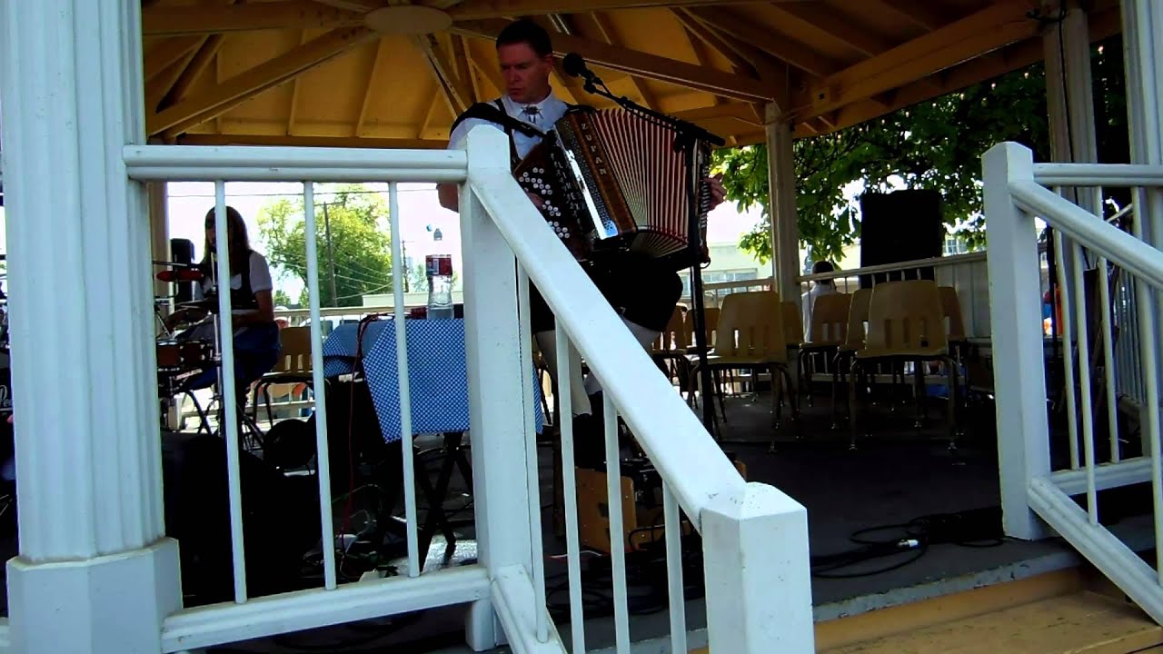 Octoberfest Kerry Christensen, Master Yodeler ! (4) YouTube