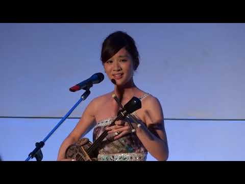 上原唯（上原正吉の孫）（現ゆいゆいシスターズ）　２０１４年ミス沖縄最終選考会の様子（安里屋ゆんたを歌う）