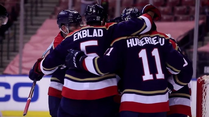 Keith Yandle loses nine teeth after being hit in the mouth with a puck