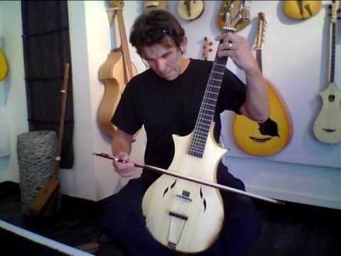 Guitare à archet de Philippe Berne luthier 