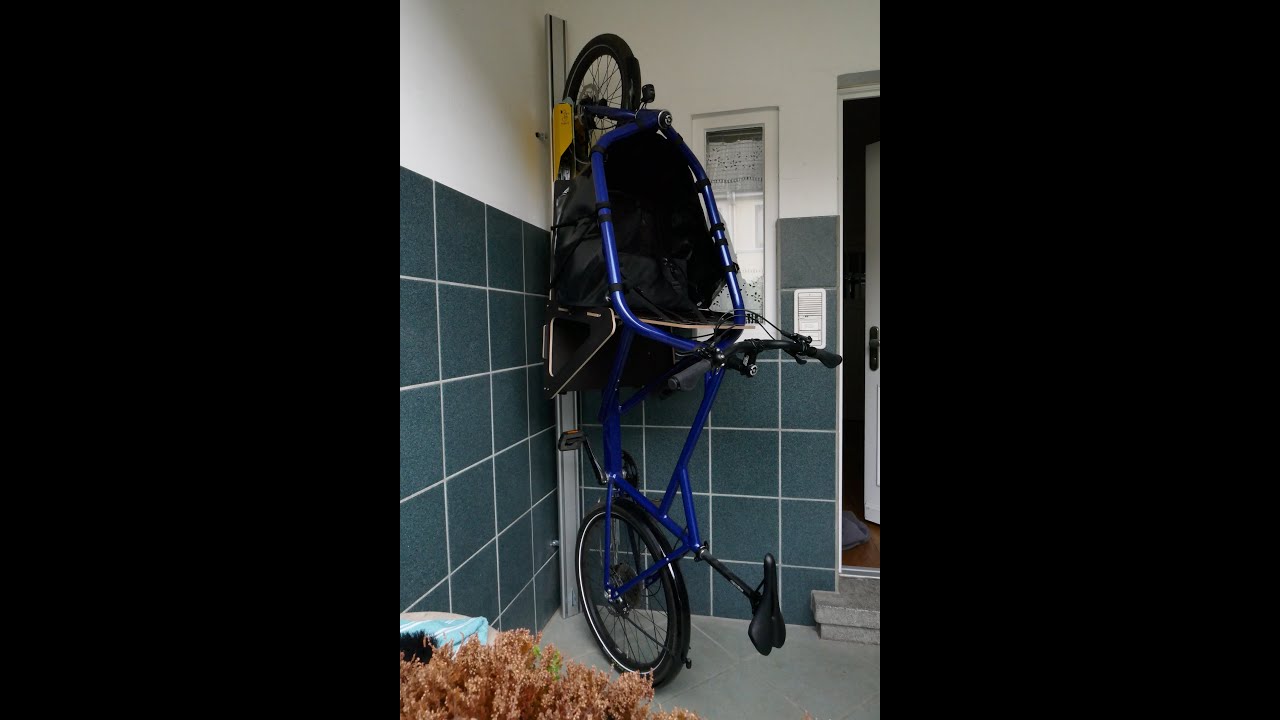 Parking my cargo bike vertically using PARKIS bike lift