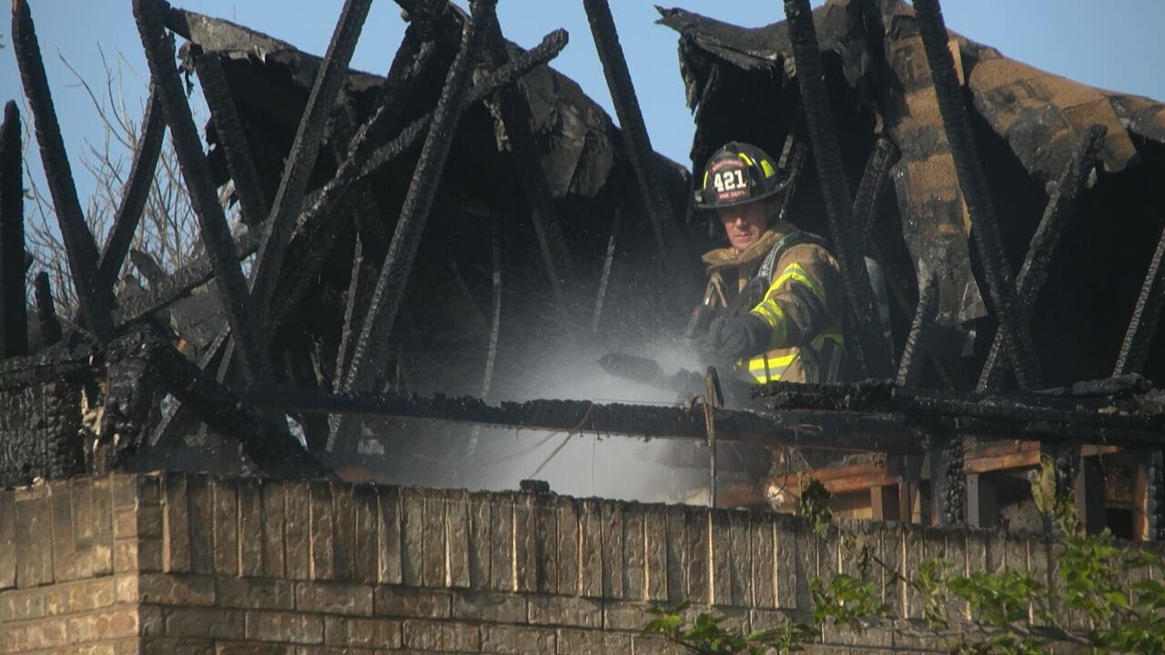 Firefighters battle blaze at Whitesboro apartment complex